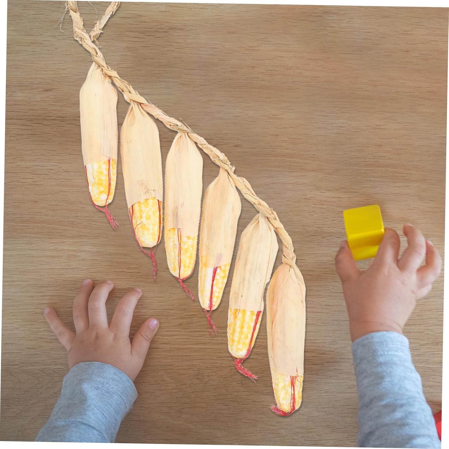 Cabilock Realistic Artificial Corn Hanging Decor